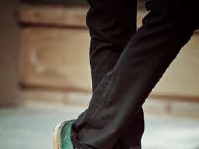 С чем носить зеленые туфли, чтобы выглядеть актуально